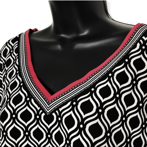 WHITE HOUSE BLACK MARKET v-neck tunic | S - Picture 2 of 6